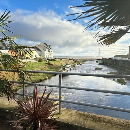 23 Coastal Comfort *