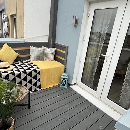 23 Coastal Comfort *